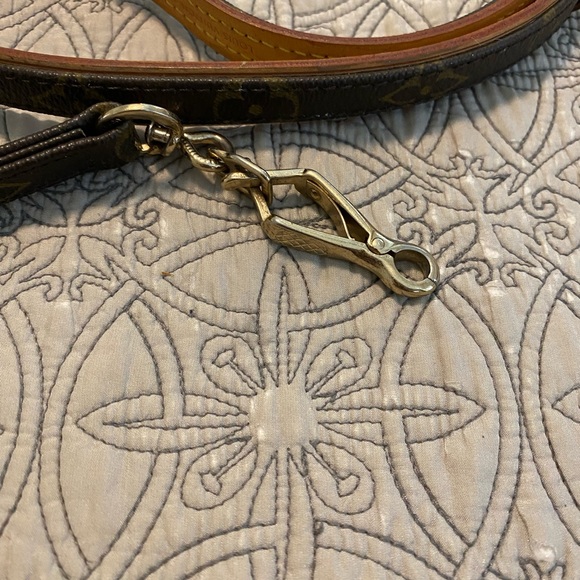 Authentic Louis Vuitton Baxter Leash MM - Picture 3 of 7